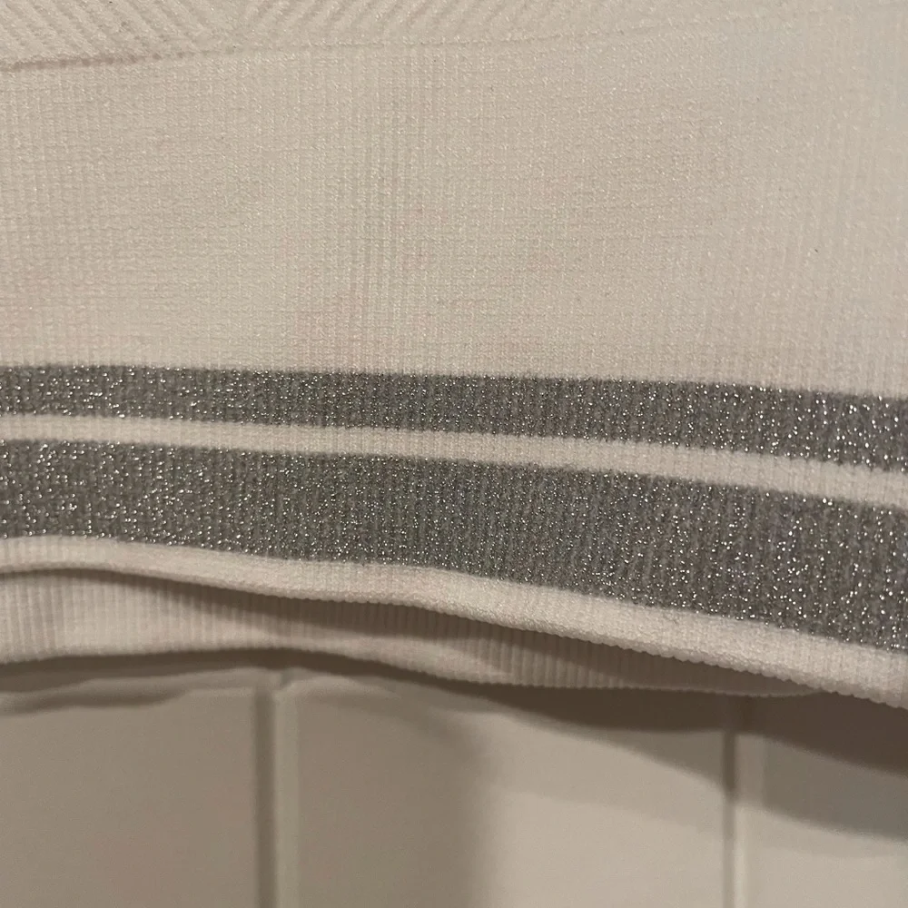 NWT New Balance White Medium Impact Sports bra Size: S - Picture 5 of 5